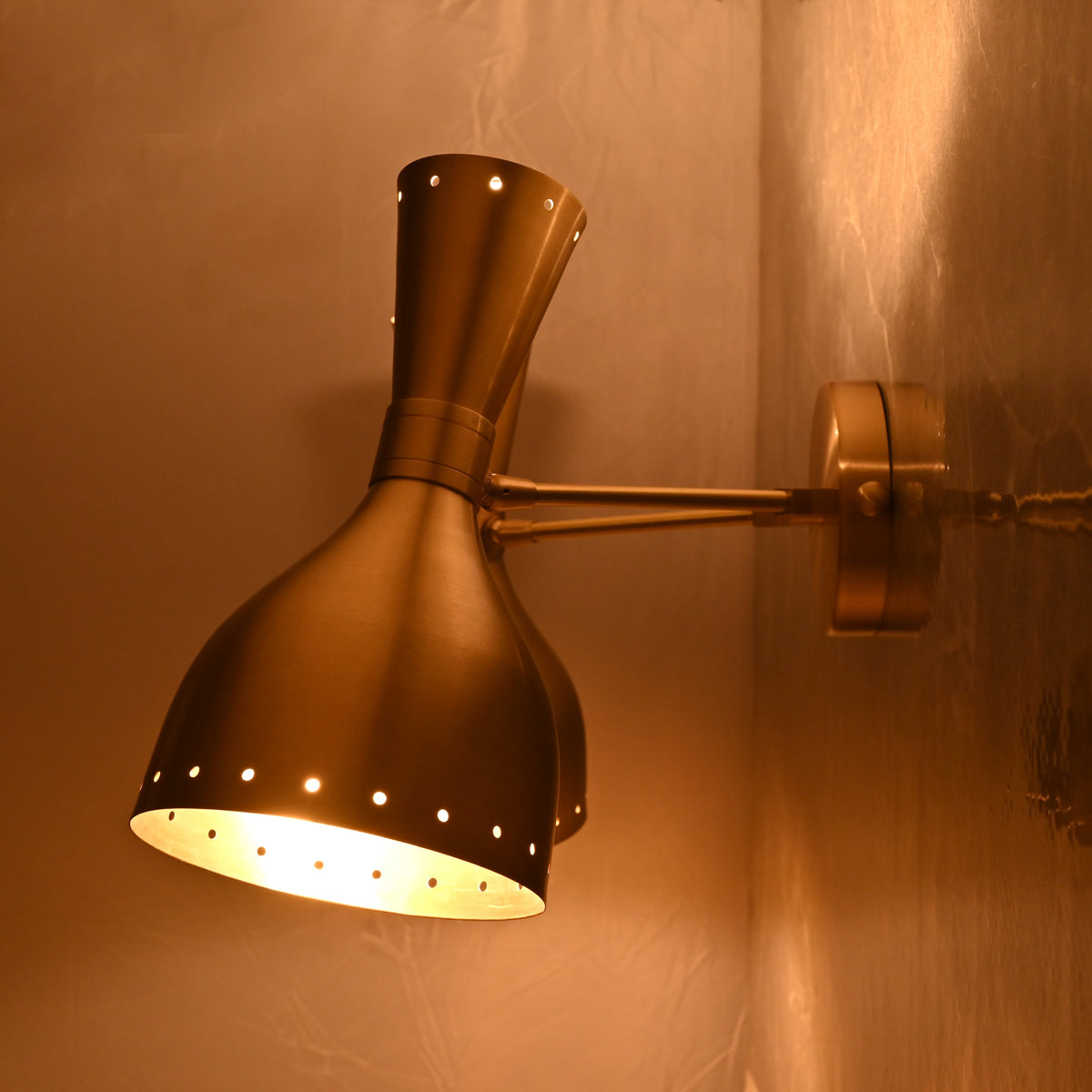 Rome Formculptural Wall Sconce - 21" - 32601